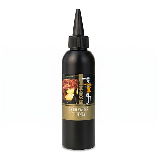 Black squeeze bottle of Froggit Boerewors Chutney with pointed nozzle on a white background
